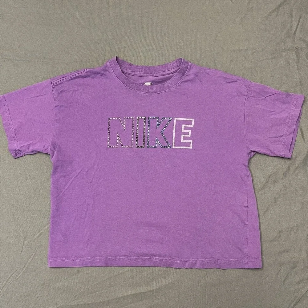 Nike Crop Tee Girls Medium Purple Patterned Logo Graphic Short Sleeve Shirt